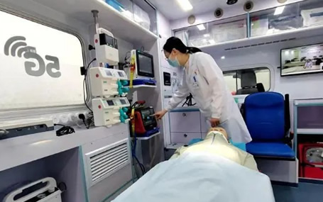 智能急救系統(tǒng)天榮醫(yī)療-衡水市配置首輛5G智慧急救車救車依托5G+智慧急救，打造院前院內(nèi)急診急救信息化交互系統(tǒng)！